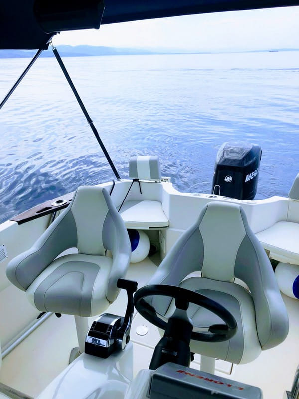 PRIVATTE BOAT RENT WITH SKIPPER