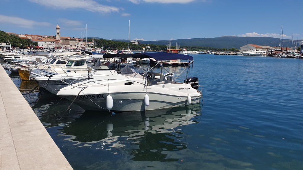 Kroatien Privat Motorbooat Mieten Stadt Krk tel:+385981859406, bootsverleih.krk@gmail.com